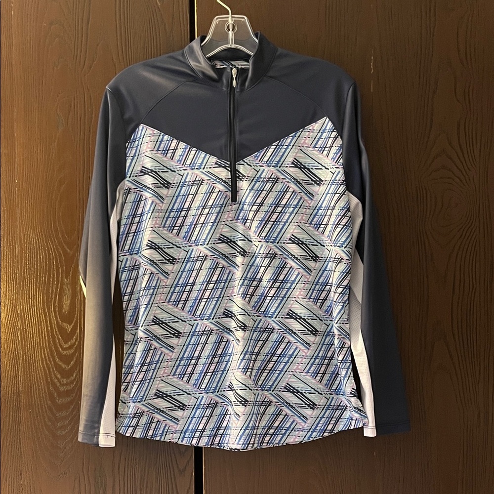 Bermuda Sands athletic long sleeved top. Size Medium.